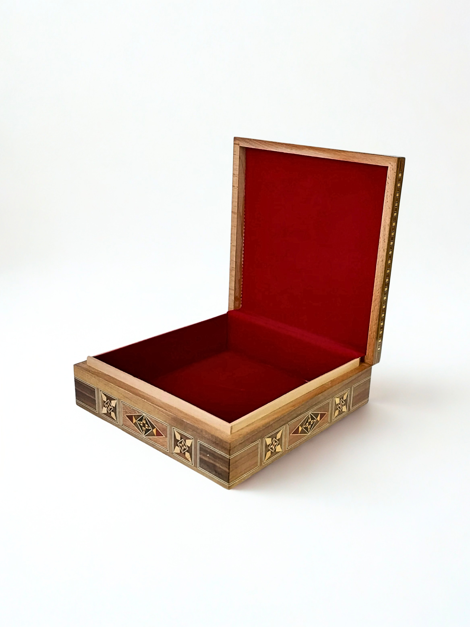 Elegant beech jewelry box with sea mother of pearl - Image 5