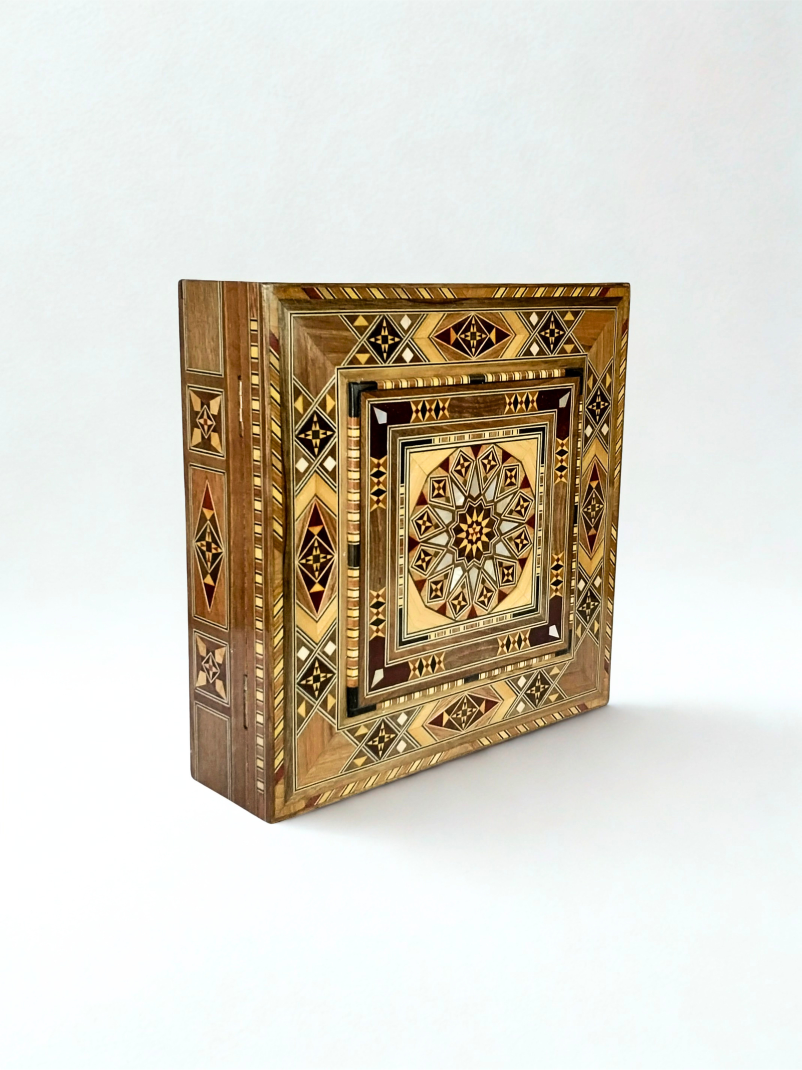 Elegant beech jewelry box with sea mother of pearl - Image 4