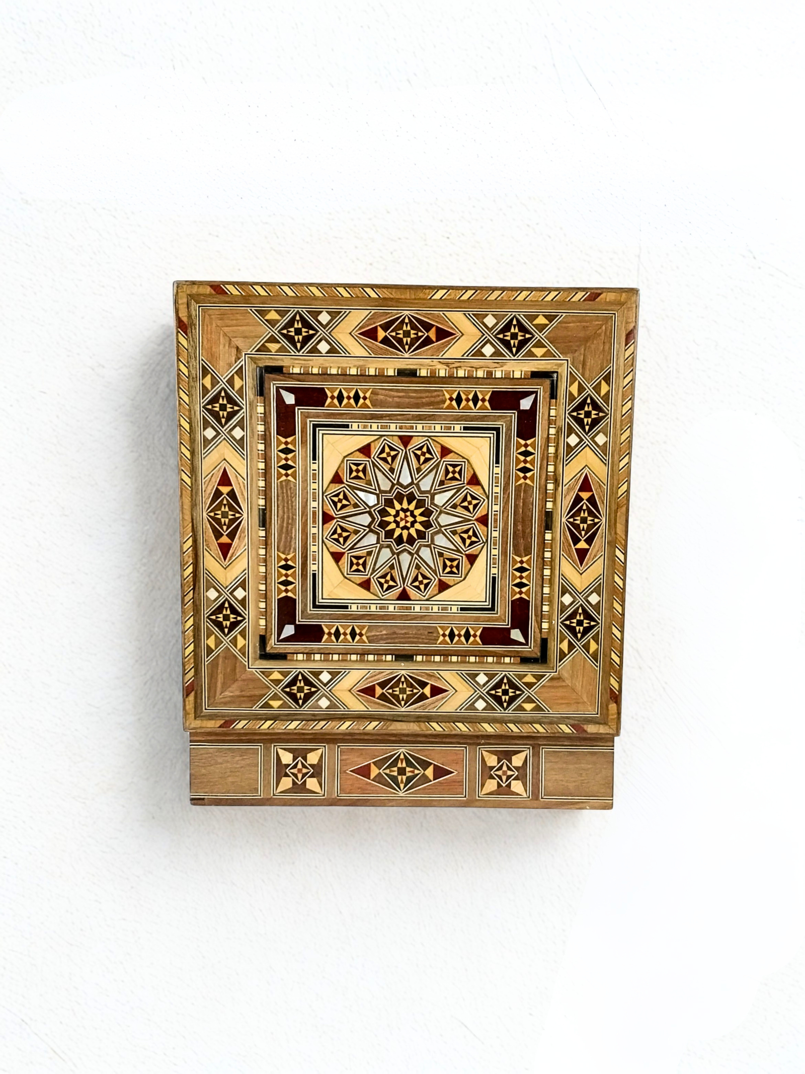 Elegant beech jewelry box with sea mother of pearl - Image 2