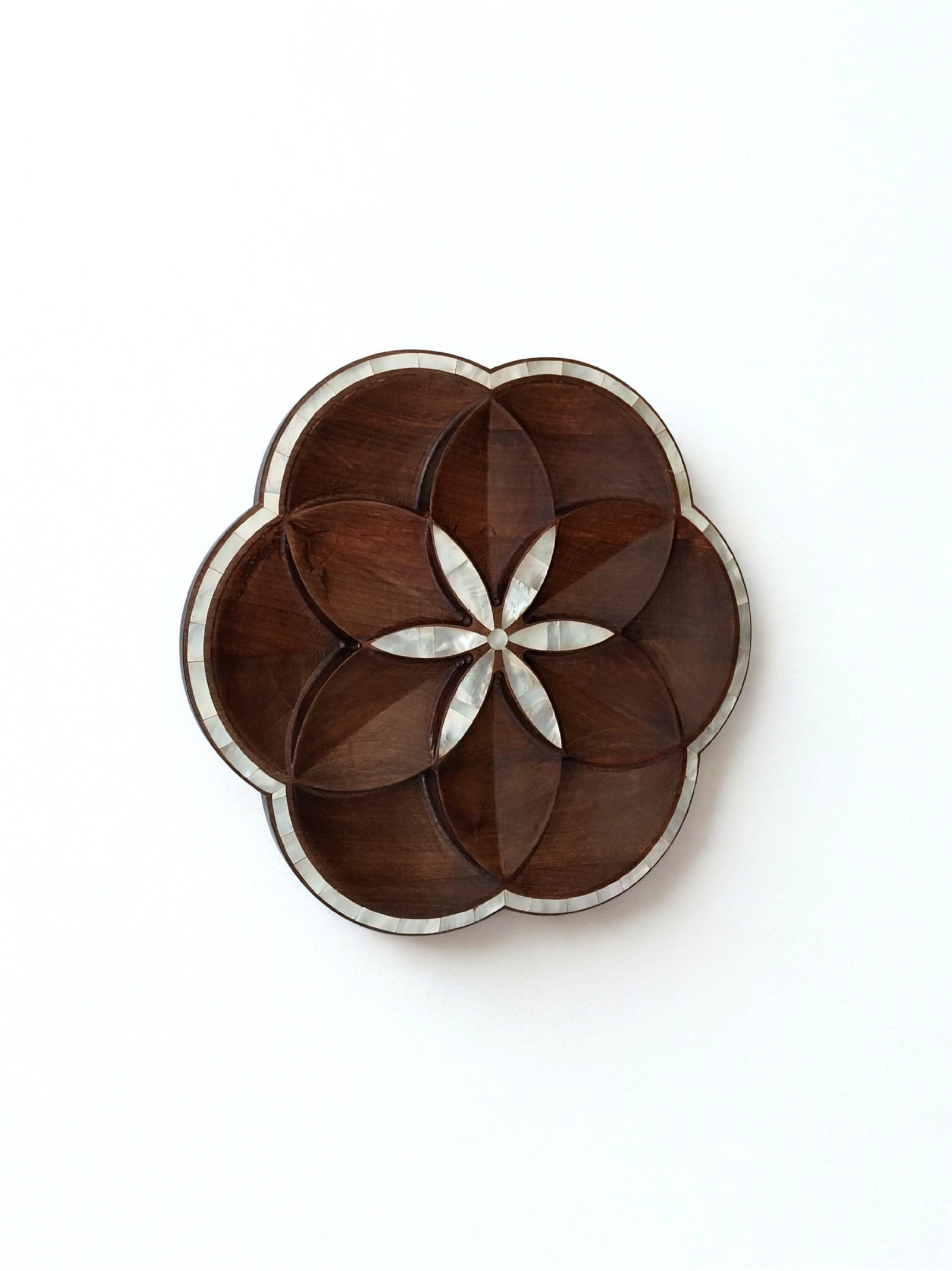 Blooming Elegance Walnut Wood Tray with Sea Mother-of-Pearl Inlay - Image 3